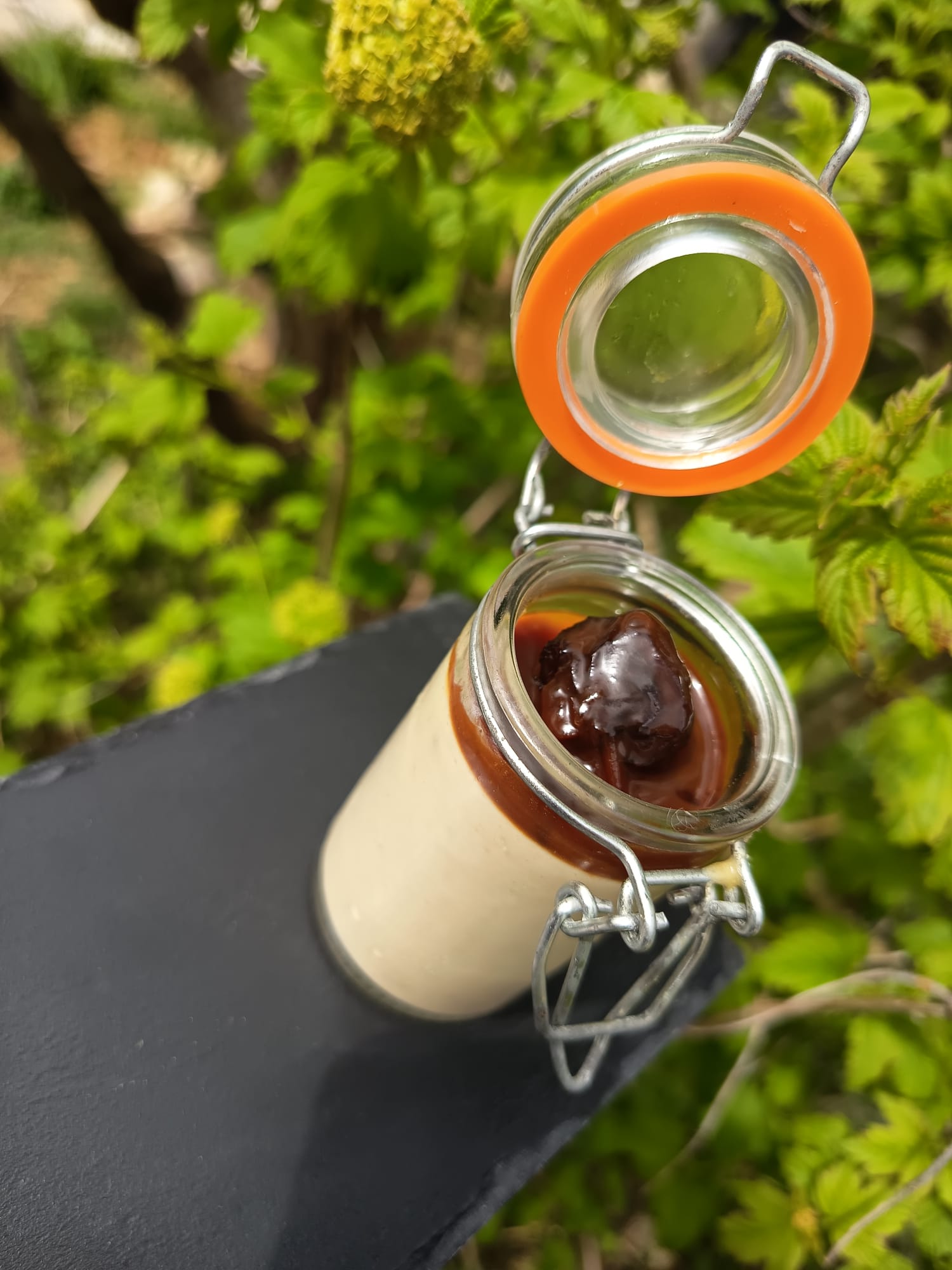 Panna cotta à la cerise rôtie au miel